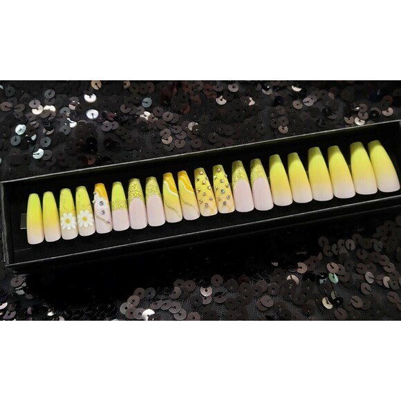Limoncello Press On Nail Set - Picture 2 of 2